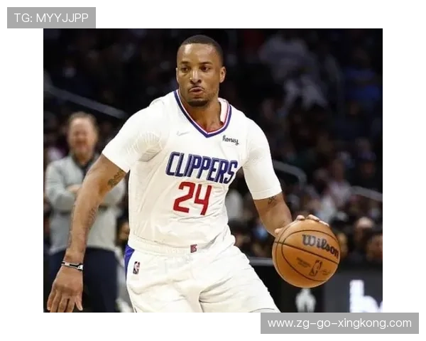 快船鲍威尔快攻单手爆扣，点燃全场气氛